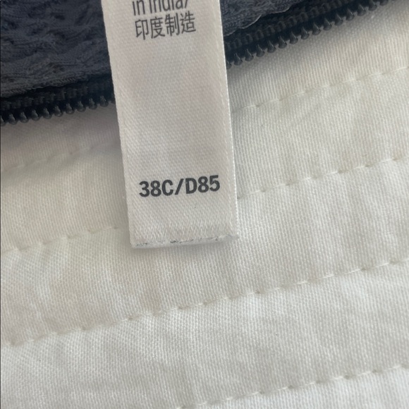 Women's Zipper Front Sports Bra - Black and Gray - Picture 8 of 8